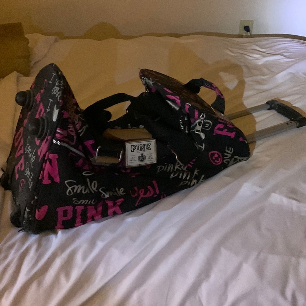 Pink 86 travel bag pull handle wheels